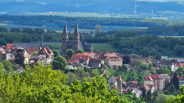 Fritzlar vom Heimkehrerkreuz auf dem Büraberg aus betrachtet